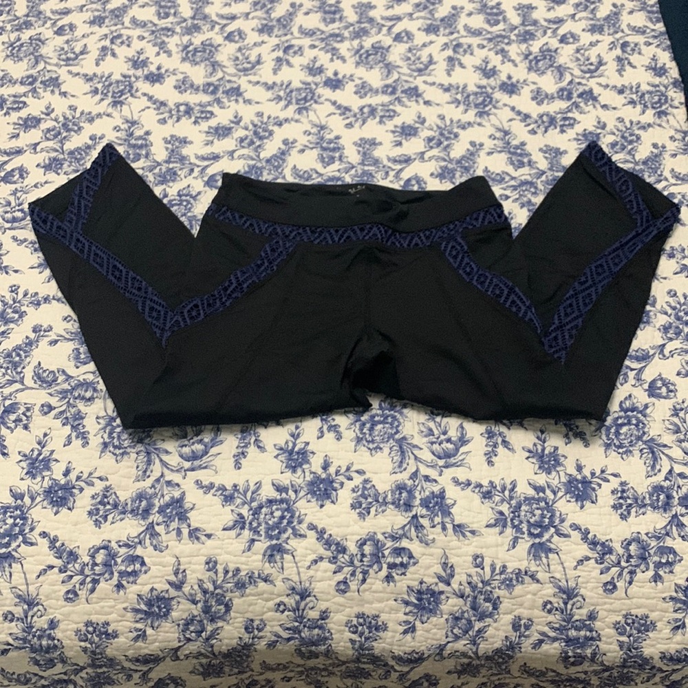 Mid rise crop leggings from Adore me